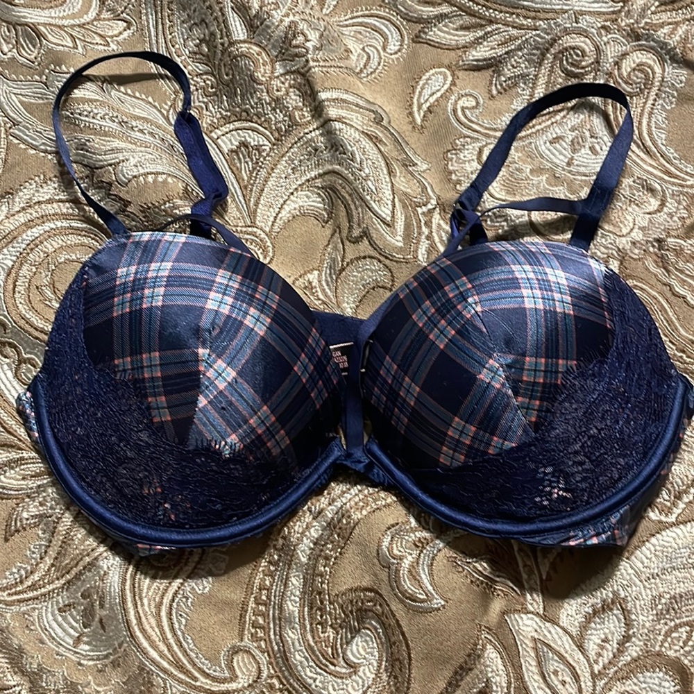 Victoria’s Secret bra. Very sexy.